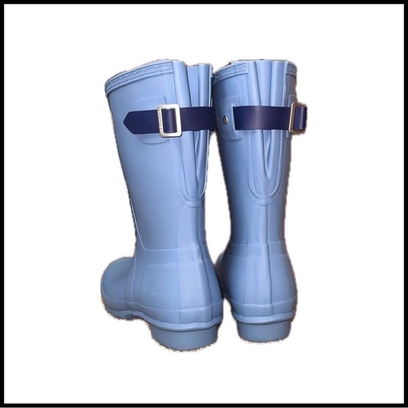 Women’s size 6 Hunter boots short. Like new, worn once. Comes without box. - Picture 4 of 4